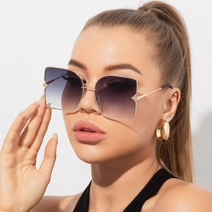 Lunettes De Soleil Carrées Tendance Grande Monture Métal Verres Dégradés UV400 Mode Extérieur Pour Femmes