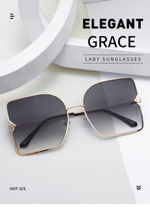Détail de lunettes de soleil dorées élégantes avec verres dégradés gris sur fond blanc
