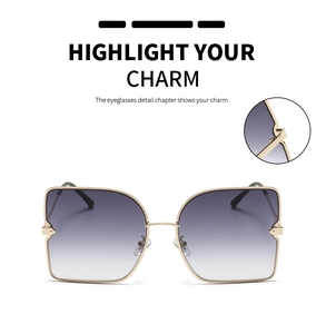 Détail de lunettes de soleil carrées en métal avec verres dégradés et monture ajourée