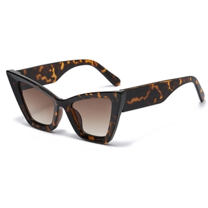 Lunettes de soleil œil de chat rétro en écaille avec verres dégradés marron