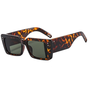 Retro rectangle tortoiseshell sunglasses with thick frames and silver double rivets