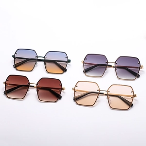 Oversized square metal sunglasses with fashion gradient lenses for men and women