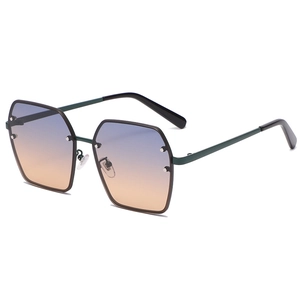 Oversized square sunglasses with gradient lenses and decorative silver rivets for men and women