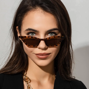 Retro leopard print cat eye sunglasses with brown lenses and chunky gold chain necklace