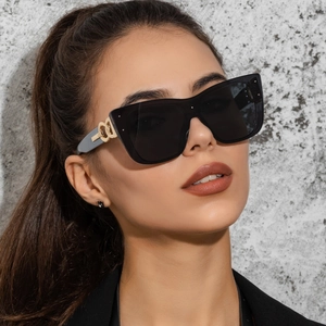 Chic oversized square cat-eye sunglasses with gold metal hollow temple accents for women