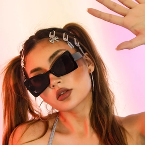 Fashionable black chunky cat-eye sunglasses for women with a trendy street style aesthetic