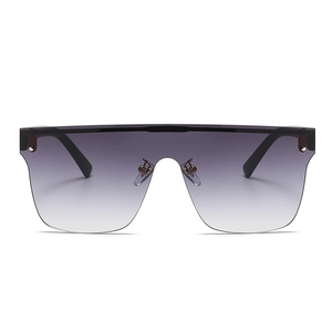 Lunettes de soleil carrées oversize avec verres dégradés violets et détails rivetés