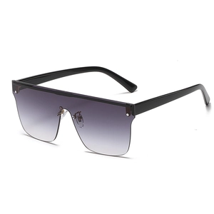 Lunettes de soleil carrées surdimensionnées avec verres dégradés violet-gris et monture noire