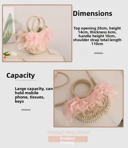 Détails du sac demi-lune en paille avec plumes roses et spécifications des dimensions