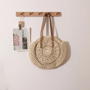 Sac cabas rond en paille style français avec tissage ajouré et anses en cuir brun