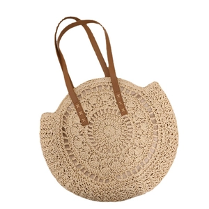 Sac à main rond en paille avec bandoulières en cuir pour les vacances d'été à la plage