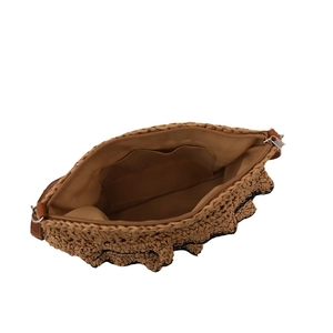 Sac bandoulière en paille avec bordure noire volantée, doublure en tissu et fermeture