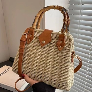 Sac à main en paille tressée avec anse en bambou et bandoulière en cuir pour l'été