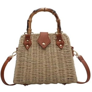 Sac cabas en paille tissée avec poignée en bambou et bandoulière en cuir marron