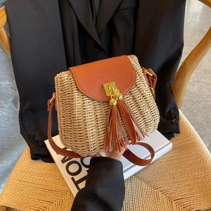 Retro Straw Woven Crossbody Bag With PU Leather Flap And Double Tassels Summer Beach Vacation Shoulder Bag For Women