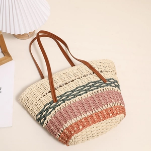 Sac fourre-tout en paille à rayures colorées avec des anses d'épaule en cuir marron