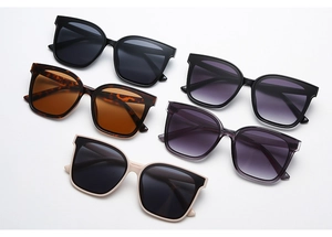 Detailansicht von übergroßen Retro-Sonnenbrillen in Schwarz, Schildpatt und Creme-Finish
