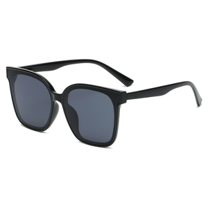 Klassische schwarze Oversized-Quadrat-Sonnenbrille mit dunkelgrauen Gläsern in Glanzoptik