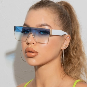 Lunettes de soleil carrées tendance dégradé bleu avec larges branches blanches pour femme