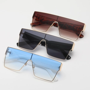 Lunettes de soleil carrées surdimensionnées avec verres dégradés et monture métal