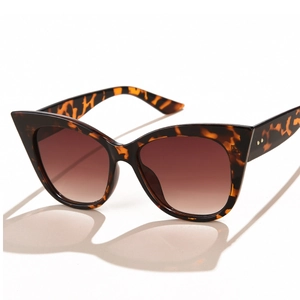 Vintage Cat Eye Sunglasses For Women Fashion Large Frame Plastic PC UV400 Protective Outdoor Travel Retro Eyewear