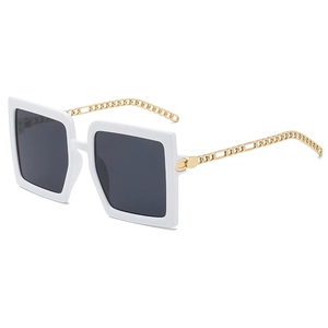Lunettes de soleil carrées blanches à la mode avec branches en chaîne métallique dorée