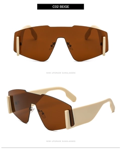 Dettaglio occhiali da sole a mascherina oversize con stanghette beige e lenti sfumate