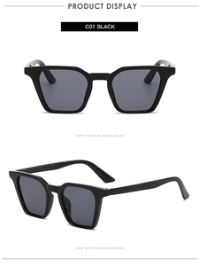 Détail des lunettes de soleil rectangulaires noires C01 avec verres gris et monture épaisse