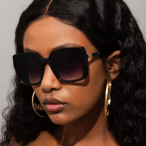 Retro oversized square sunglasses with gradient lenses and smile gold hoop earrings