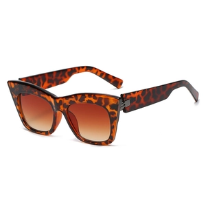 Fashionable oversized cat eye sunglasses with tortoise shell frame and brown gradient lenses