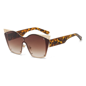Fashionable oversized cat-eye sunglasses with gradient lenses and golden metal accents
