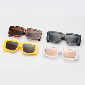 Lunettes de soleil carrées oversize tendance en léopard, noir, jaune et blanc transparent