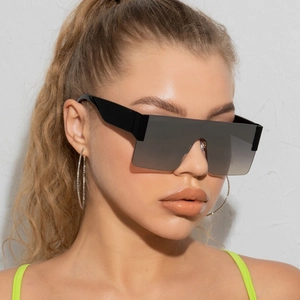 Fashionable oversized square flat top sunglasses with gradient lenses worn by a model