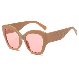 Fashionable oversized cat-eye sunglasses with khaki frame, pink lenses and relief temples