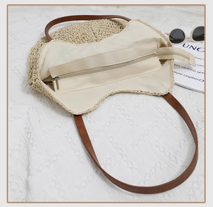 Détail du sac tressé avec doublure en tissu, fermeture éclair et structure de poche intérieure