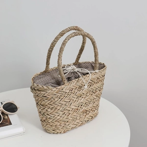 Sac à main en paille tressée avec doublure à pois et poignées supérieures circulaires