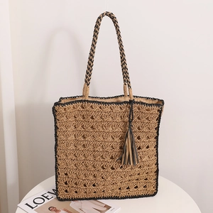 Borsa a tracolla in paglia traforata con nappe per vacanze estive e stile mare