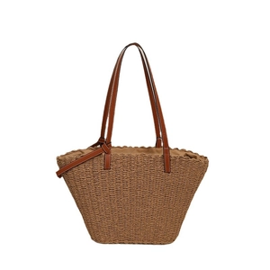 Grand sac cabas en paille avec anses en cuir marron et bord ondulé pour la plage