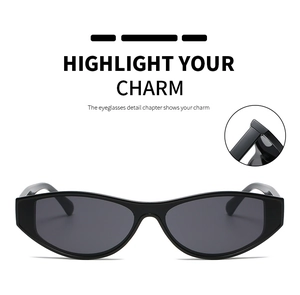 Gros plan sur les lunettes de soleil œil-de-chat noires avec détail de la charnière
