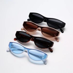 Série de lunettes de soleil œil de chat rétro en noir, beige, écaille et bleu-blanc
