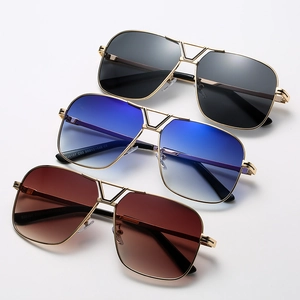 Lunettes de soleil aviateur carrées avec double pont métallique et verres dégradés