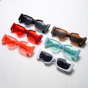 Lunettes de soleil carrées irrégulières avec monture découpée en six coloris assortis
