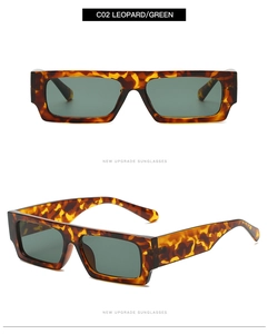 Vue détaillée des lunettes de soleil rétro léopard avec verres vert foncé C02