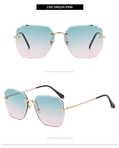 Détail de lunettes de soleil sans monture à verres dégradés vert-rose et branches dorées
