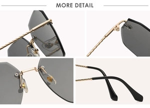 Vue détaillée de lunettes de soleil géométriques sans monture avec branches en métal doré