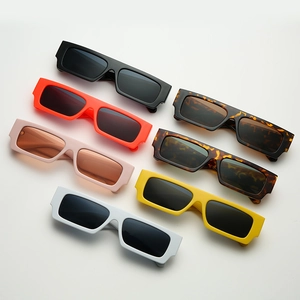Lunettes de soleil carrées minimalistes en sept couleurs dont le noir et l'écaille chic