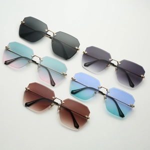 Lunettes de soleil octogonales sans monture pour femmes avec verres dégradés et monture dorée