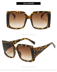 Vues détaillées de lunettes de soleil carrées léopard avec verres dégradés marron