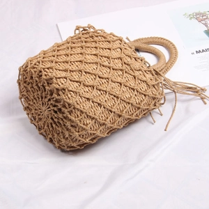 Sac seau en paille tissé à la main avec motif résille, double anse et pompons