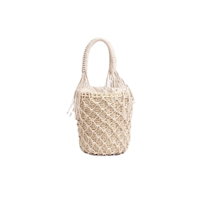 Sac seau en paille avec poignée ronde et détails de glands pour les vacances